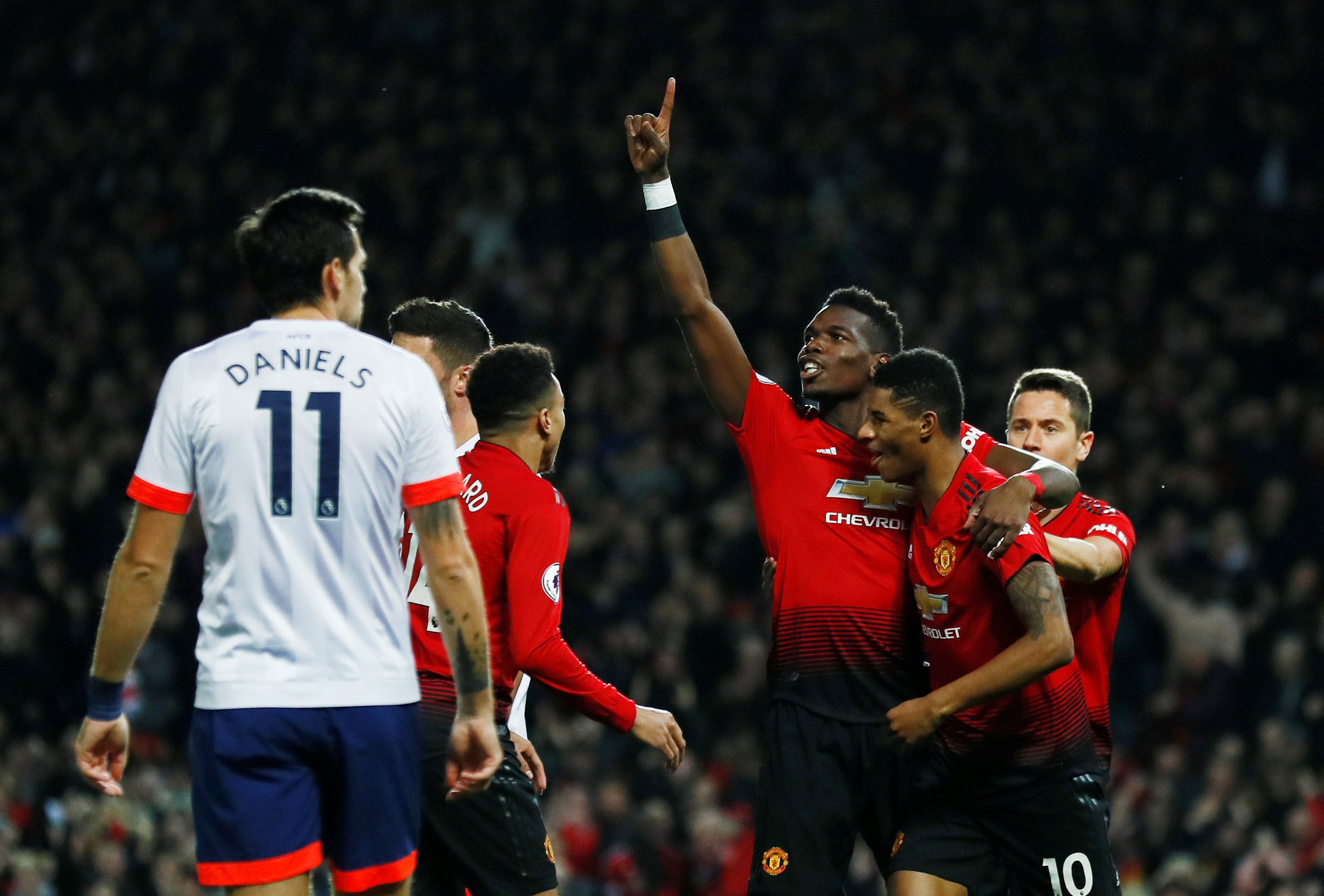 對邊裁做出 對邊裁做出