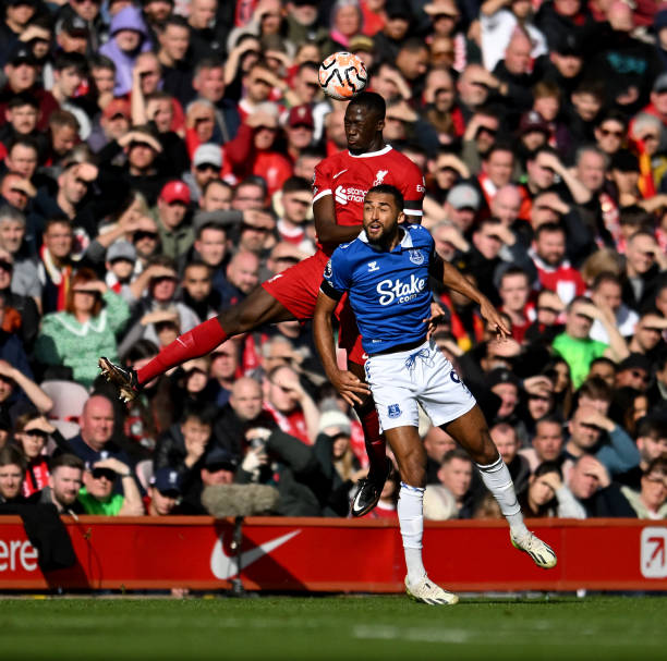 进攻之间的 进攻之间的